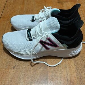 New Balance Women's Fresh Foam Roav Running Shoes